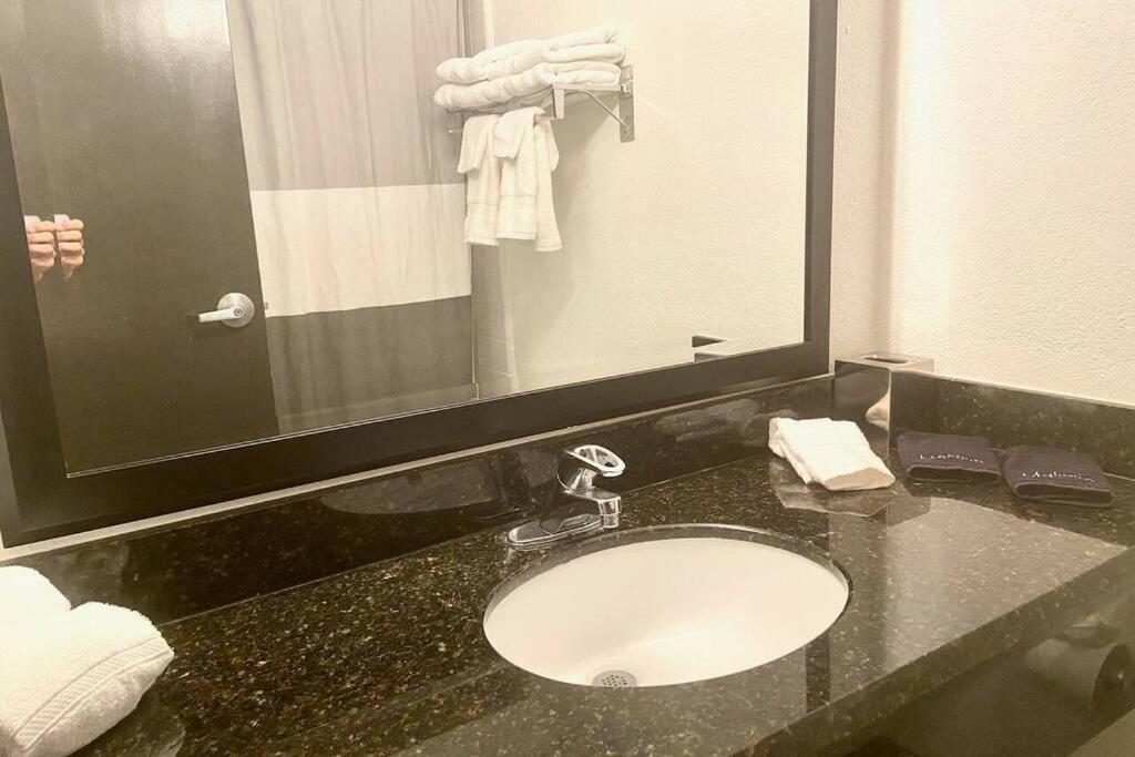 Riverview, Studio 507, Beach Steps Away!+Pool+Wifi Ράσκιν Εξωτερικό φωτογραφία